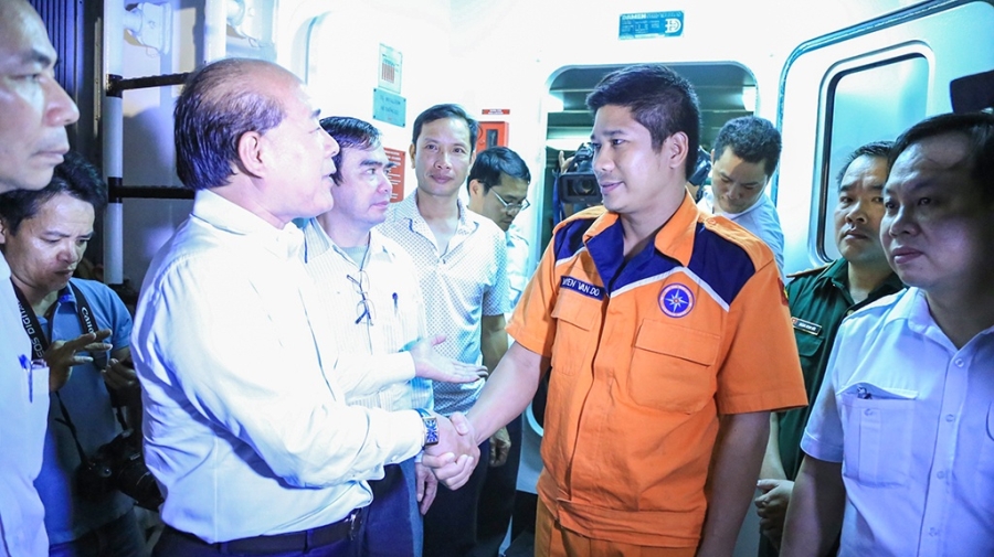 dua hai thuyen vien tau hai thanh 26 blc bi chim vao bo an toan