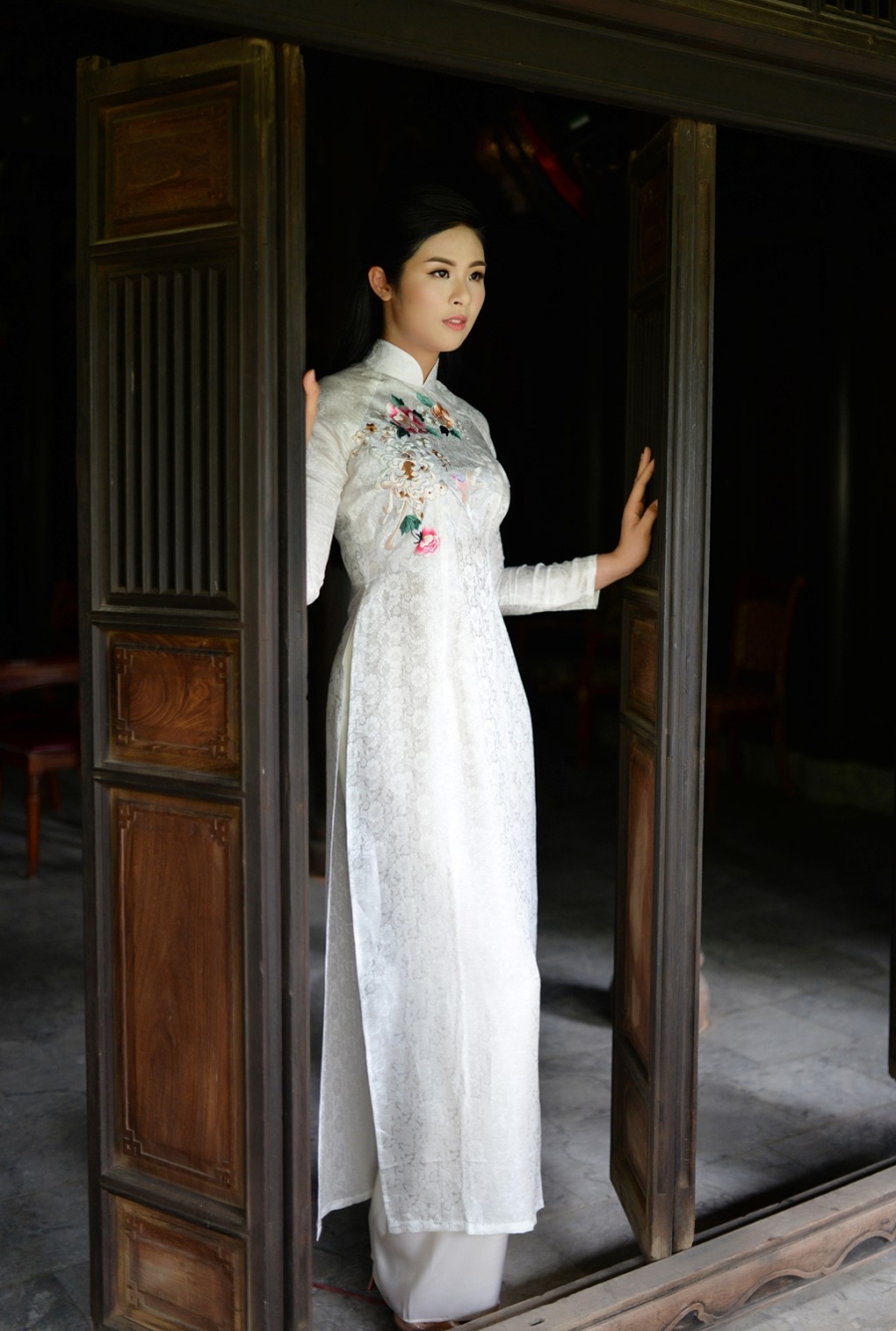 Ngoc Han duyen dang trong ta ao dai lua to tam hinh anh 3