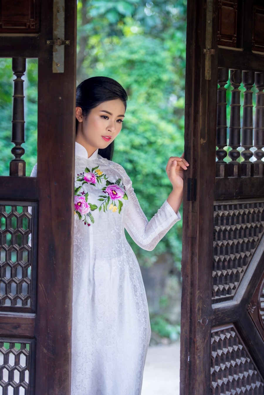 Ngoc Han duyen dang trong ta ao dai lua to tam hinh anh 4