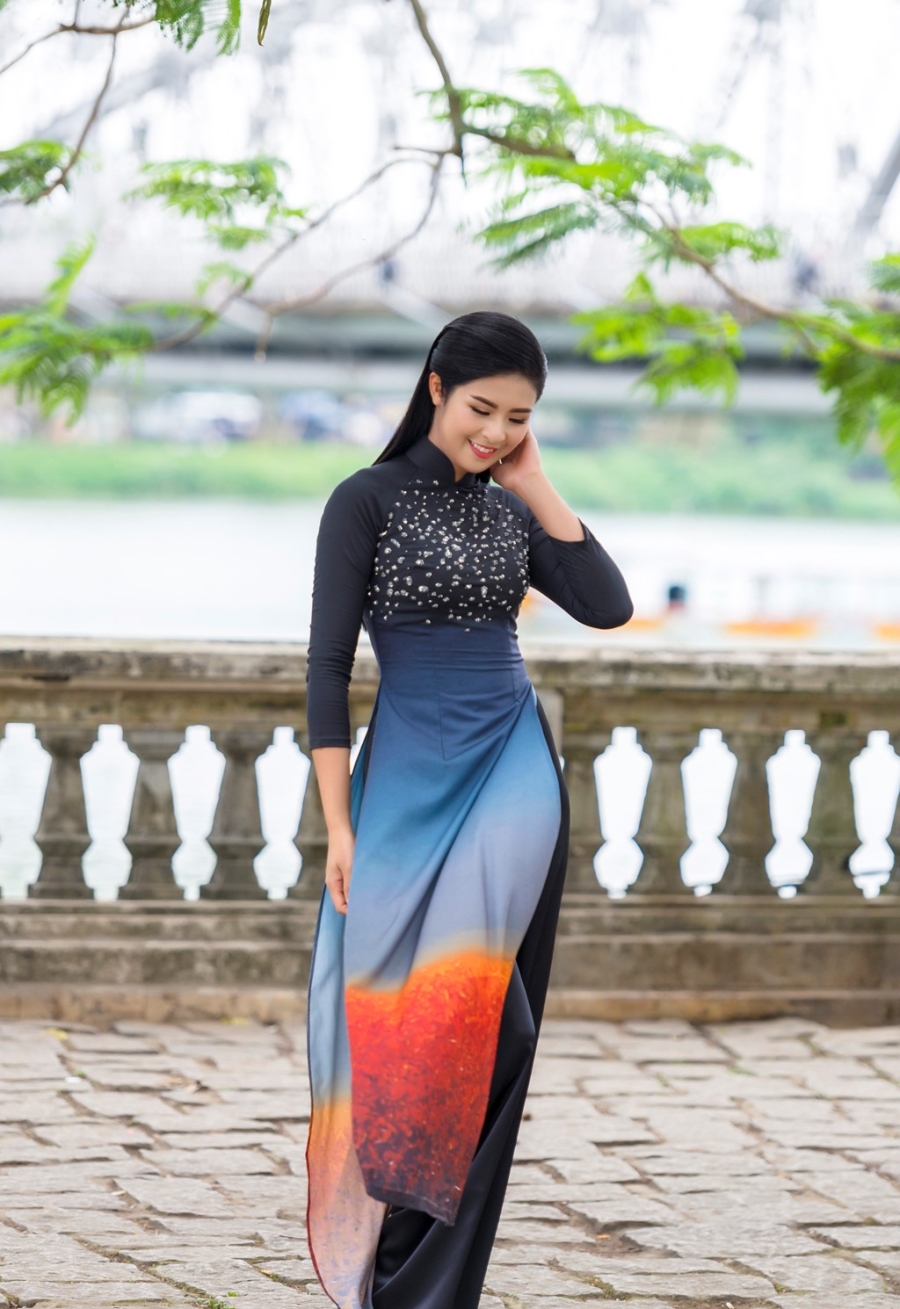 Ngoc Han duyen dang trong ta ao dai lua to tam hinh anh 7