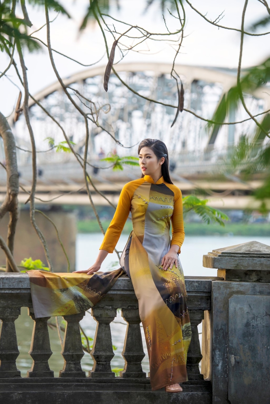 Ngoc Han duyen dang trong ta ao dai lua to tam hinh anh 9
