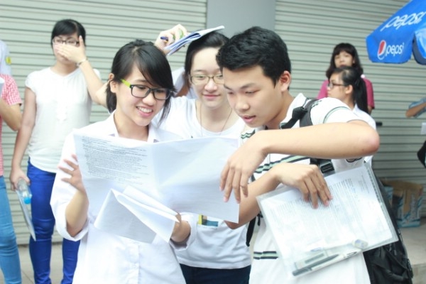 hom nay, thi sinh ca nuoc nop ho so dang ky du thi thpt quoc gia hinh anh 1