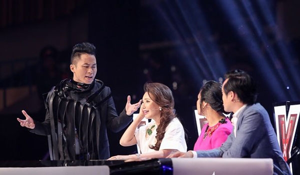  Cuộc đụng độ căng thẳng của 4 vị Huấn luyện viên X-Factor 