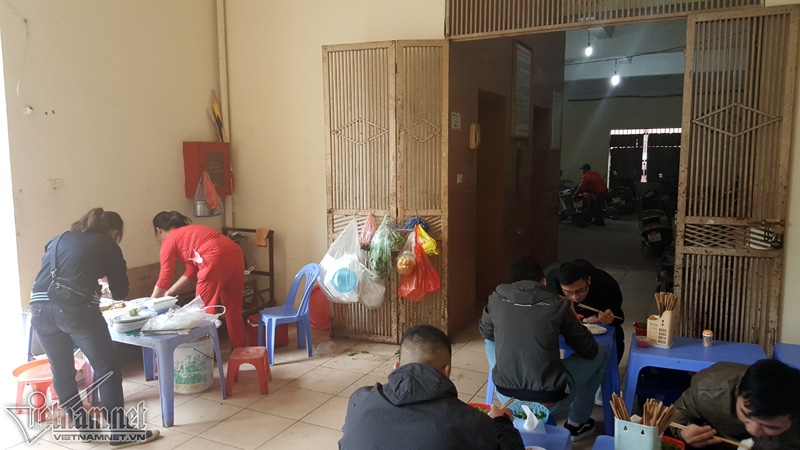 dẹp vỉa hè, quán ăn chui gầm cầu thang