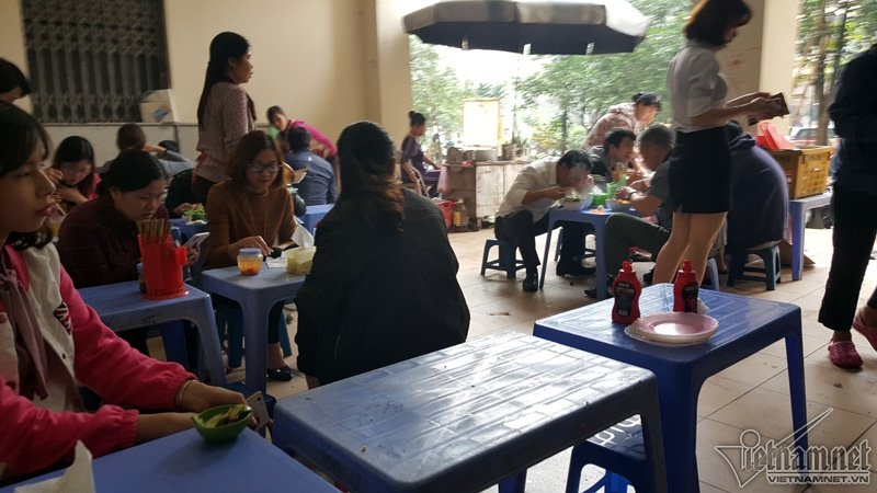 dẹp vỉa hè, quán ăn chui gầm cầu thang