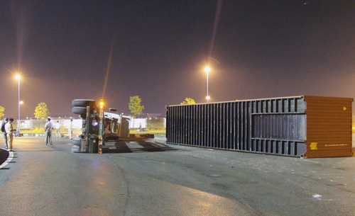 thung-container-lien-tiep-vang-xuong-duong-sai-gon-1