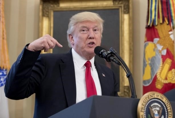 Viet Nam bi nham den trong sac lenh 'tra dua thuong mai' cua Trump hinh anh 1
