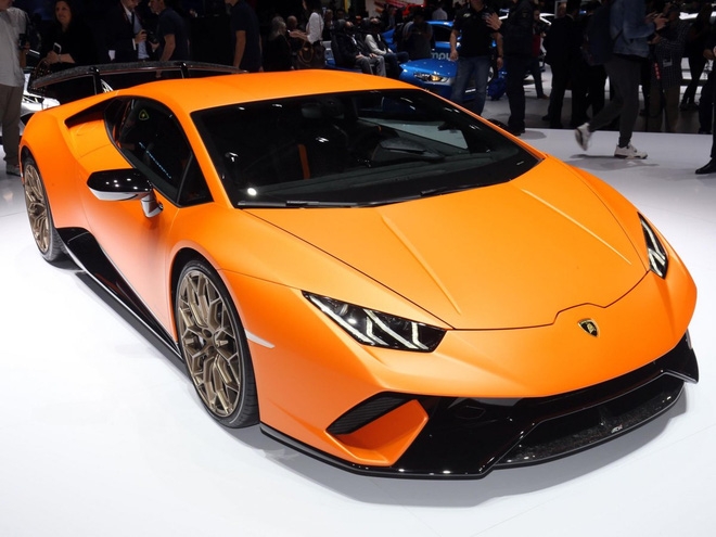Chiếc Huracan Performante được Lamborghini trình làng tại triển lãm ôtô Geneva vừa qua. Siêu xe này được trang bị động cơ V10 dung tích 5,2 lít, công suất 640 mã lực.