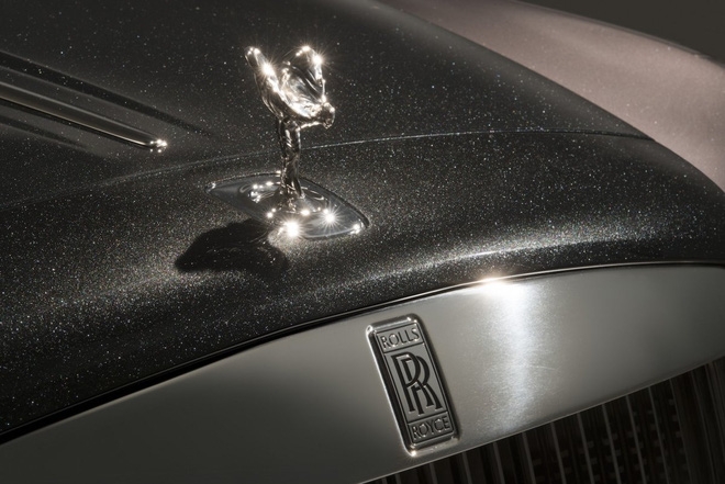 Rolls-Royce không công bố mức giá của bức vẽ đặc biệt này, nhưng một chiếc Ghost thông thường có giá từ 300.000 USD. Chiếc xe được làm cho một nhà sưu tập xe hơi cá nhân.
