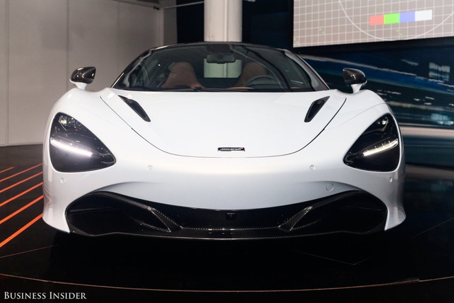 Đèn trước của McLaren 720S được thiết kế ấn tượng.