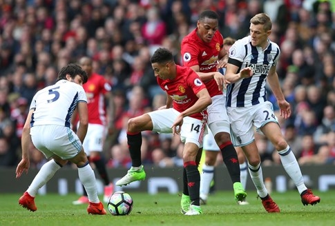 CĐV M.U có quyền nghi ngờ khả năng của Mourinho - ảnh 2