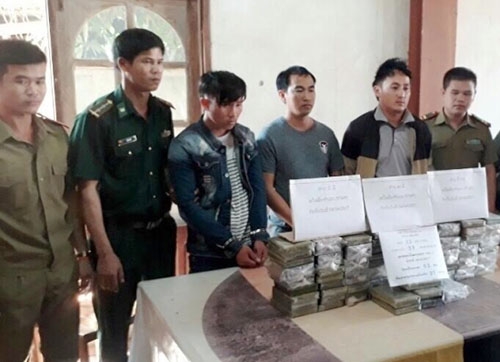 hai-oto-cho-97-banh-heroin-bi-chan-o-bien-gioi