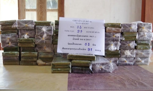 hai-oto-cho-97-banh-heroin-bi-chan-o-bien-gioi-1