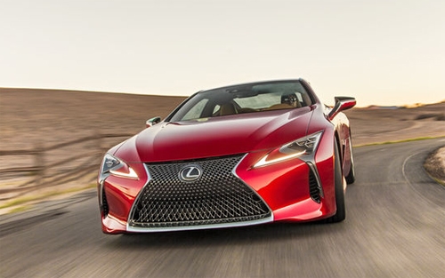 lexus-khong-the-bat-kip-xe-sang-duc