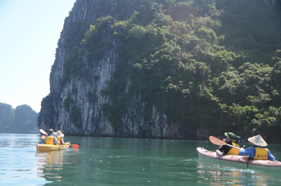 kayak an toan se hoat dong tro lai tren vinh ha long hinh anh 1