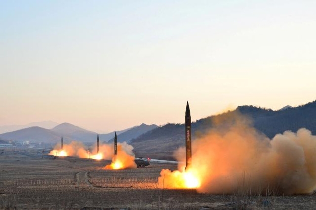  Một vụ thử nghiệm tên lửa của Triều Tiên hồi tháng 3 (Ảnh: Reuters) 