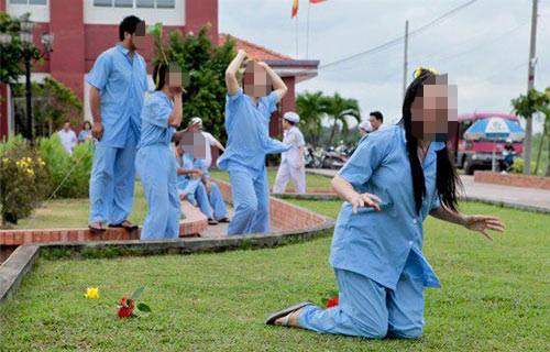nu doanh nhan nhap vien tam than vi nghien... tinh duc - 1