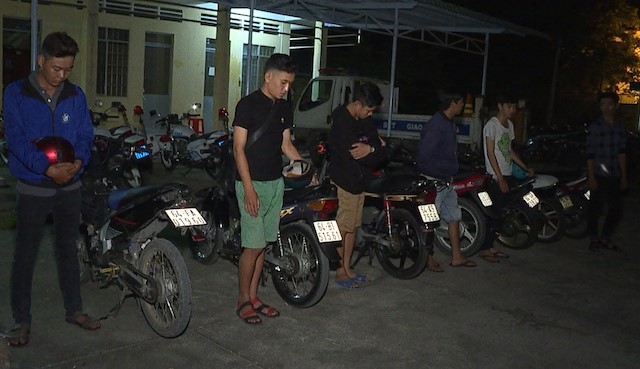 Canh sat no sung khong che nhom dinh dua xe o mien Tay hinh anh 1