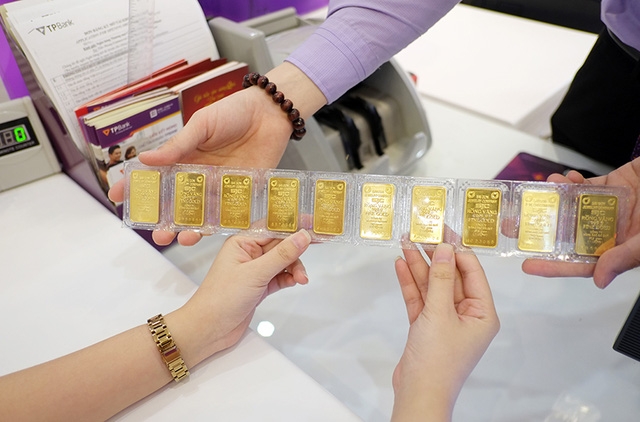  Giá vàng biến động nhưng các giao dịch phát sinh tại thị trường trong nước khá mỏng, chủ yếu là các giao dịch nhỏ lẻ (ảnh minh họa). 