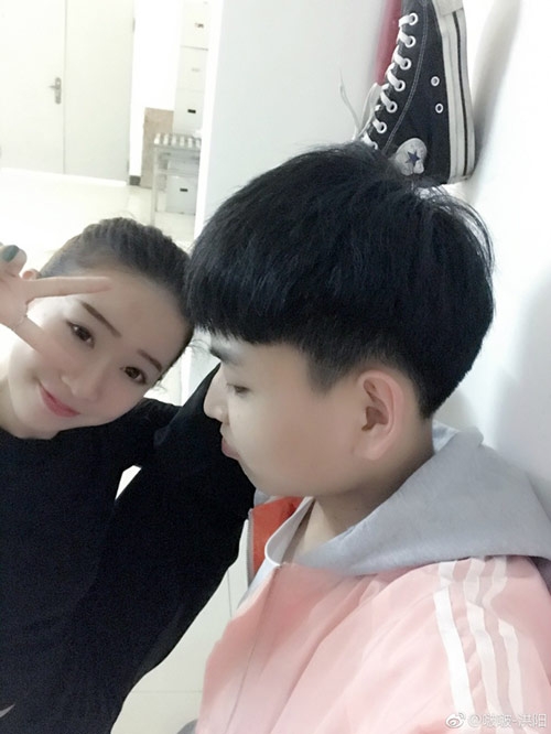 nu sinh vua an vua xoac chan hot nhat tren mang tq hinh anh 7