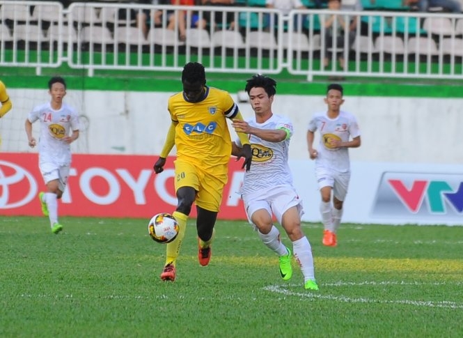 Công Phượng tái hiện siêu phẩm sút phạt của Juninho ở V-League