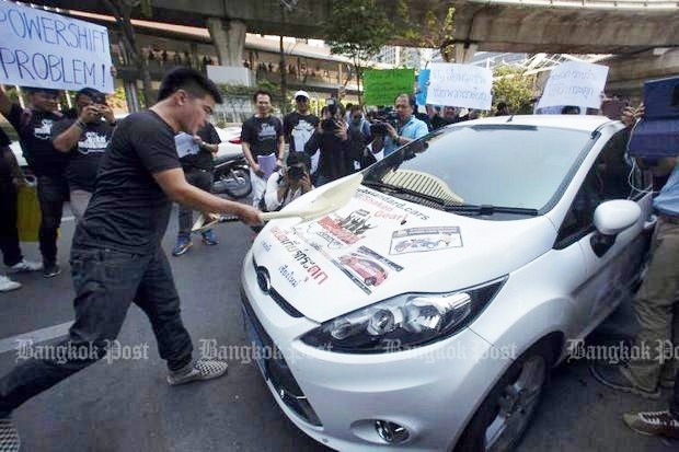 Hai mau xe Ford bi tay chay tai Thai Lan, e am o Viet Nam hinh anh 1
