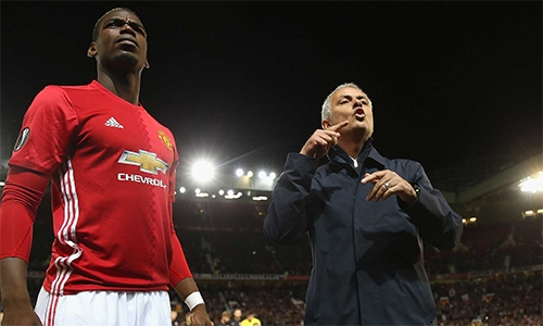 mourinho-bi-che-chi-dam-bat-nat-cau-thu-tre-1
