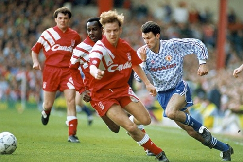 ryan-giggs-cau-thu-tre-bay-gio-giau-hon-nhung-khong-gioi-hon