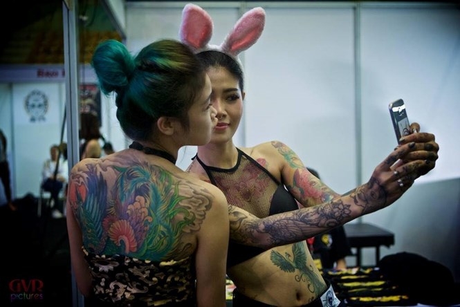Để đến với đam mê nhiều cô gái đã phải đương đầu với những ánh nhìn và dị nghị