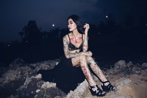 Lời giải những hot girl Việt đam mê dám xăm hình toàn thân - ảnh 11