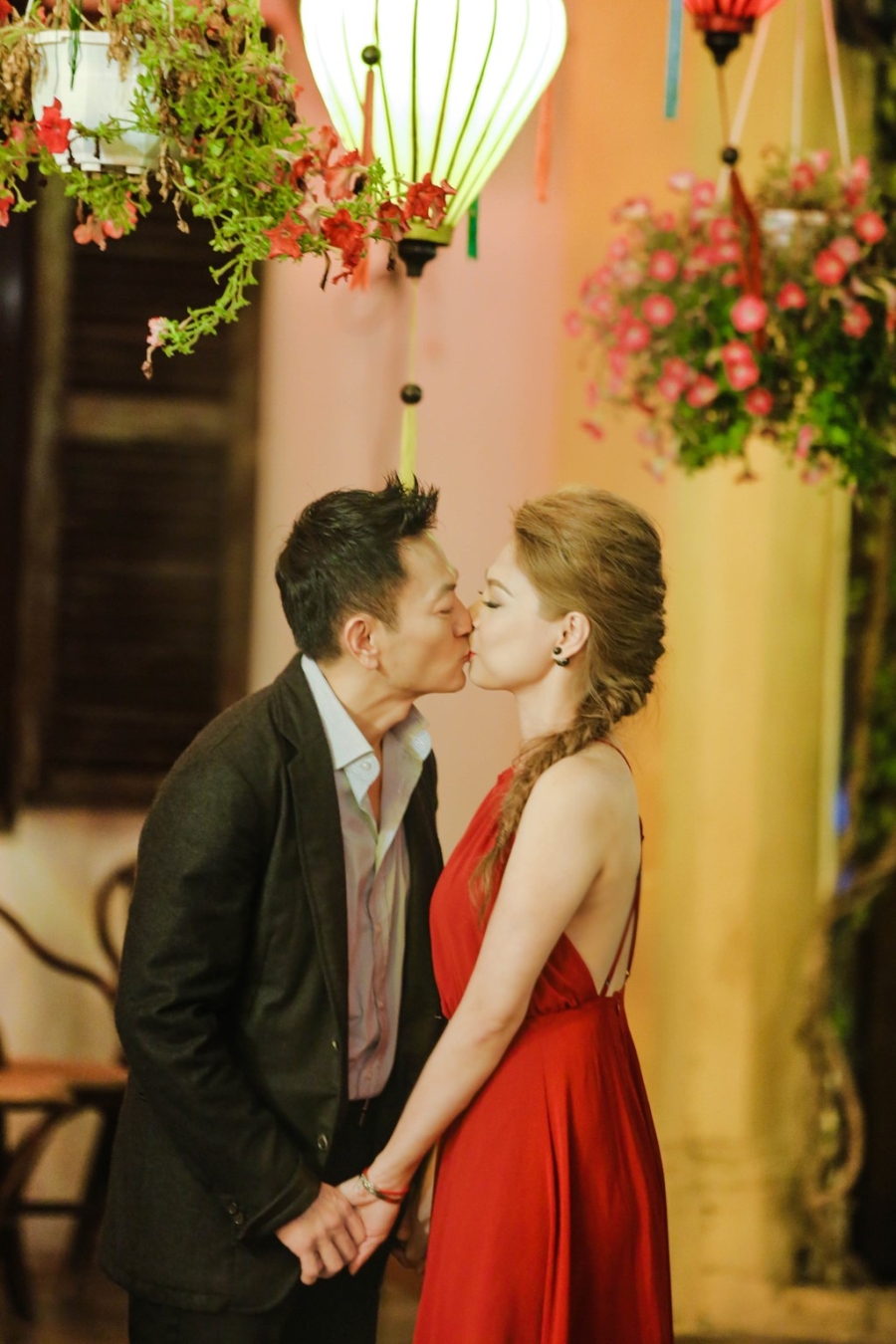 Thanh Thao va ban trai hon nhau say dam o Da Nang hinh anh 8