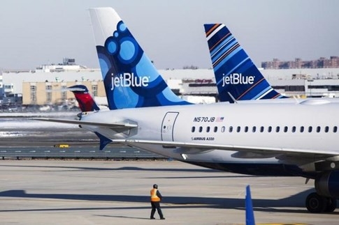 Bác sĩ gốc Việt bị lôi khỏi máy bay: CEO United Airlines sẽ bị đuổi việc? - ảnh 5