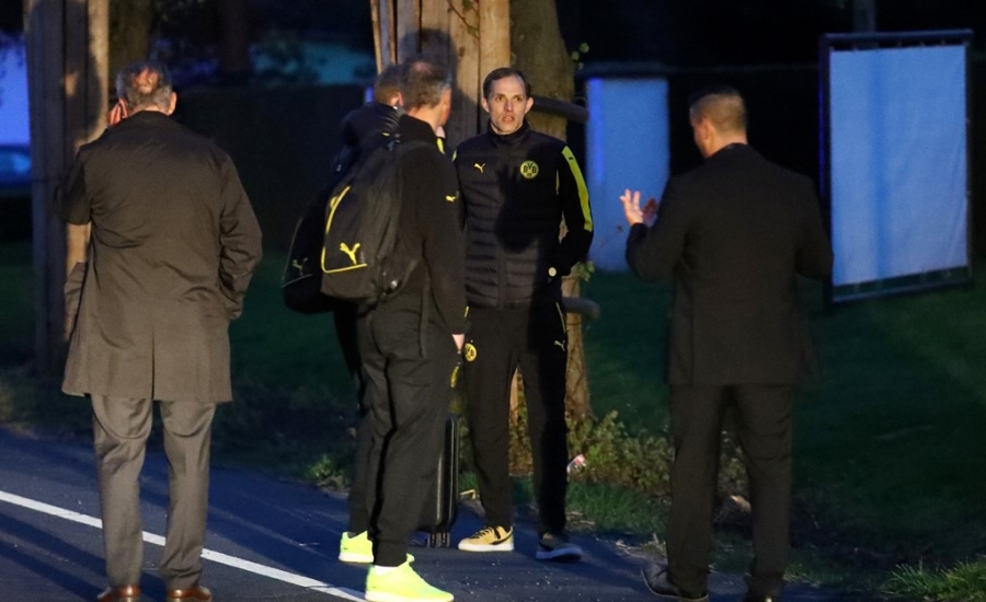 CDV bat khoc khi biet tin xe bus cua Dortmund bi danh bom hinh anh 3
