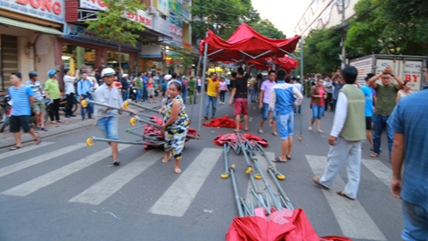 Đắk Lắk: 5 đối tượng bị tạm giữ vì tát phó chủ tịch phường đi dẹp vỉa hè - 3