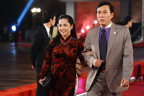 me-chong-hot-nhat-vinh-bac-bo-lan-huong-ke-chuyen-song-chung-voi-con-dau-1