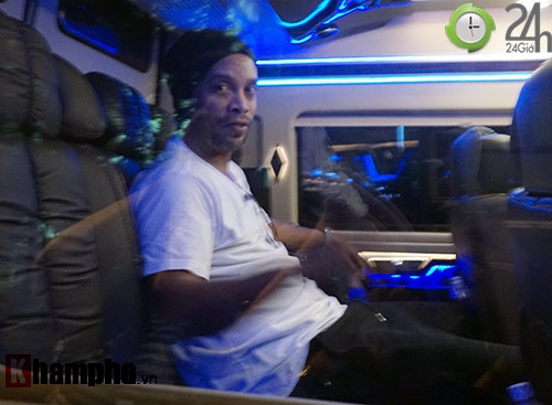 Ronaldinho đến Việt Nam tối 12/4: Nụ cười huyền thoại - 3