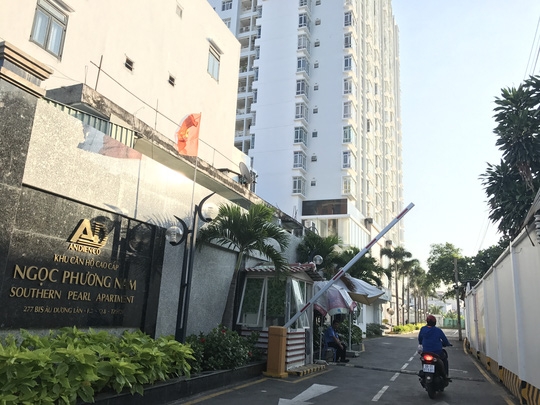  Chung cư Viên Ngọc Phương Nam, quận 8, TP HCM vừa bị Sở Xây dựng tuýt còi vì xây chưa xong đã đưa cư dân vào sinh sống. 
