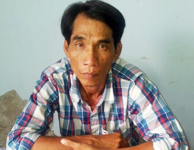 Bat nghi pham lua tinh lan tien cua nu tiep vien mien Tay hinh anh 1