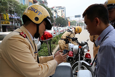 cam nguoi dan bi mat ghi hinh sao phat hien duoc tieu cuc tham o hinh 1