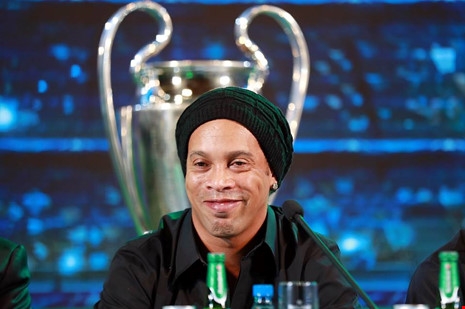 Có một Ronaldinho... e thẹn ở Việt Nam - ảnh 3