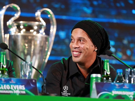 Có một Ronaldinho... e thẹn ở Việt Nam - ảnh 4