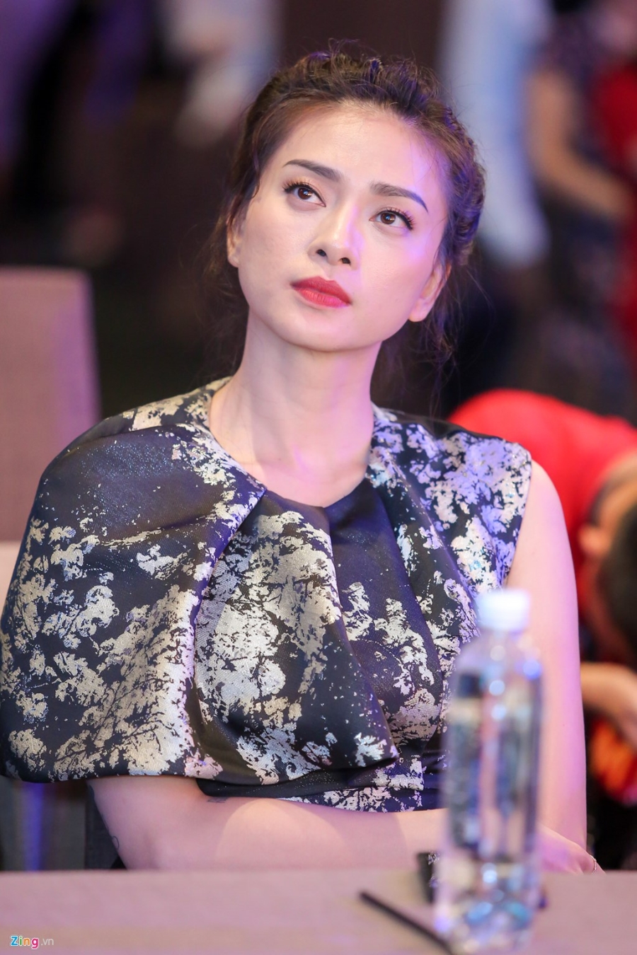 Dong Nhi, Van Ngo rang ro nhan giai Top 50 phu nu anh huong Viet Nam hinh anh 7