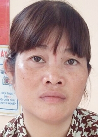 Nga diễn nhiều trò để phân tán sự chú ý của người dân nhằm tạo cơ hội cho chồng trộm tài sản. Ảnh: CA.