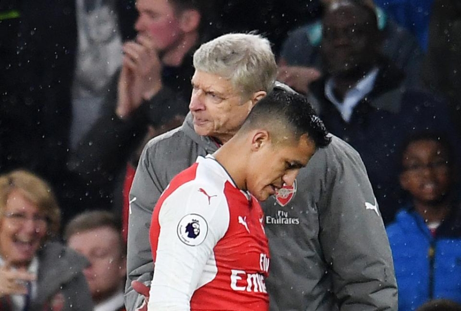 hlv wenger len tieng ve muc luong 300.000 bang/tuan danh cho sanchez hinh anh 1