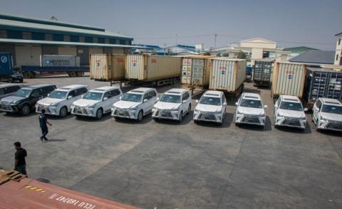  Lexus LX570 mới có giá trên 230.000 USD tại Campuchia. Ảnh: Henghuyautocars. 
