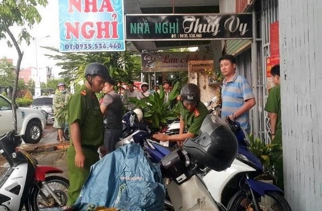vu thanh nien chet bat thuong trong nha nghi: bat 2 nghi pham hinh anh 1