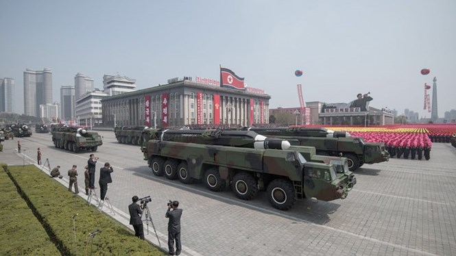Tên lửa Triều Tiên trong cuộc diễu hành ngày 15.4 tại Bình Nhưỡng /// AFP