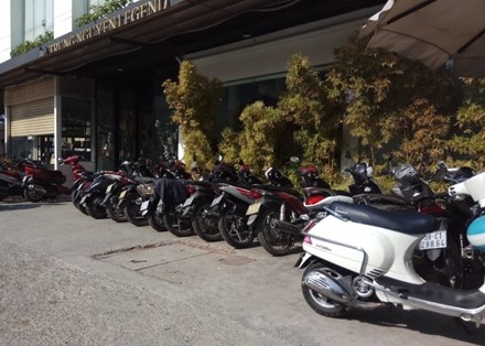 Người Sài Gòn khổ sở với nắng nóng đầu mùa ảnh 4