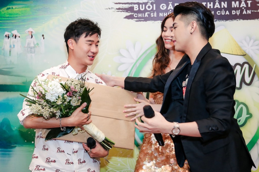 Ho Ngoc Ha dien vay hon 130 trieu dong di su kien hinh anh 5
