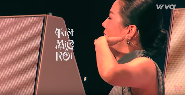 Những khoảnh khắc hài hước gây cười té ghế chỉ có ở HLV Thần tượng Bolero - Ảnh 10.